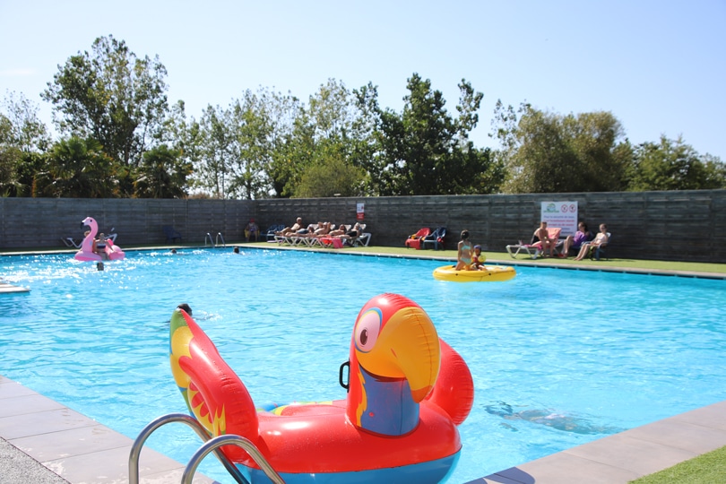 piscine chenes verts bouée